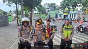 Polisi Atur Lalu Lintas di Titik Rawan, Pastikan di Wilayah Hukum Polres Kediri Kota Lancar Tanpa Kemacetan