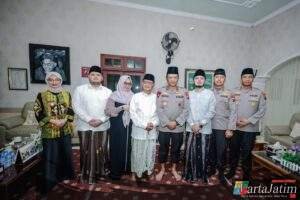 Pupuk Sinergitas Dengan Ulama Kapolda Jatim Kunjungi Ketua Umum MUI di Kota Kediri