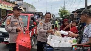 Tulus Berbagi: Inovasi Mobil Senyum Polsek Gurah Bawa Rezeki untuk Masyarakat