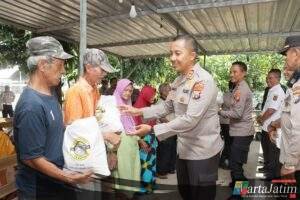 Cangkrukan Bareng Kapolres Kediri Kota Ajak Warga Jaga Kamtibmas, Serta Baksos dan Bakkes Gratis