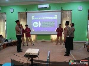 Polres Kediri Kota Edukasi Santri tentang Safety Riding dan Etika Jalan Raya