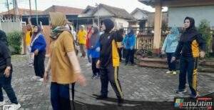 Polwan Polsek Krian Jalin Kebersamaan Lewat Senam Sehat Bersama Warga
