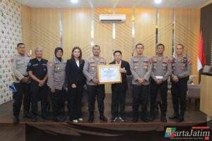 Kapolres Kediri Kota terima penghargaan Presisi Award dari Lemkapi