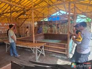 Atas Aduan Masyarakat,Tiga Pilar Desa Sambirejo Tutup Lokasi Diduga Arena Sabung Ayam.Wujud Komitmen Ketegasan Aparat Jaga Kamtibmas!!