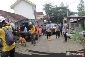 Libatkan Anjing Pelacak Polisi Kembali Cari Korban Longsor di Trenggalek