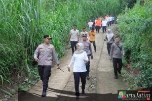 Kolaborasi, Polres Kediri Kota Bersama Pemkab Tangani Bencana Banjir di Mojo