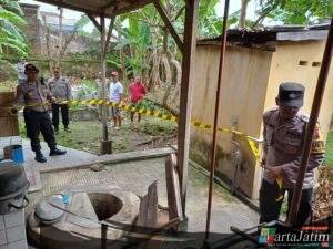 Respon Laporan Warga, Polsek Kediri Kota Evakuasi Perempuan Tercebur Sumur