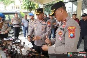 Cek Senpi, Wakapolres Kediri Pastikan Kesiapan dan Disiplin Anggota