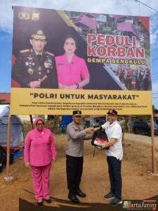 Kapolri Kirim Bantuan 5.000 Paket Sembako untuk Korban Gempa Bumi di Bengkulu