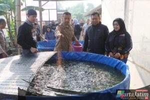 Dukung Ketahanan Pangan, Kapolres Kediri Kota Panen Lele