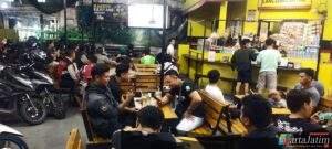 Kapolsek Krian Gelar Nobar Indonesia vs China Bersama Masyarakat