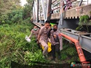 Mayat Pria Ditemukan di Bawah Jembatan Ringinanom, Diduga Korban Pembunuhan