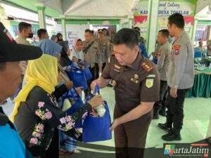 Apresiasi Buruh Tani, Polres Situbondo dan Forkopimda Berbagi Sembako Usai Panen Raya Jagung