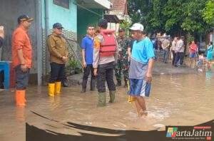 Polres Jombang Kirim Paket Sembako untuk Warga Terdampak Banjir di Kademangan