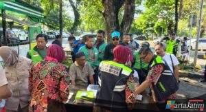 Hari Bhayangkara ke -79, Biddokkes Polda Jatim Gelar Layanan Kesehatan Gratis untuk Driver Ojol