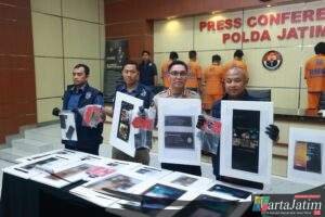 Polda Jatim Amankan 4 Orang Admin dan Anggota Group WA Gay di Surabaya