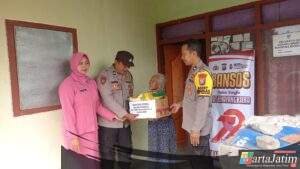 Polsek Ngancar bersama Bhayangkari Beri Bantuan Sosial ke Warga