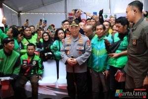 Kapolri Bagikan Sembako dan Alat Bantu Disabilitas di Puncak Bakti Kesehatan