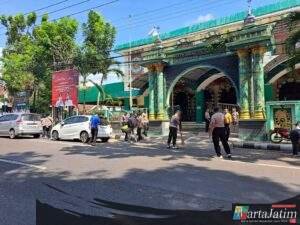 Kapolres Nganjuk Pimpin Aksi Bersih-Bersih Masjid Jami’ Baitussalam