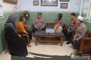 Kapolres Pasuruan Manfaatkan Momentum Hari Bhayangkara Ke-79 untuk Kunjungi Anggota Sakit