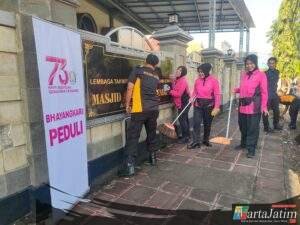 Polri Untuk Masyarakat : Polres Pamekasan Gelar Bakti Religi dan Bansos di Hari Bhayangkara Ke-79