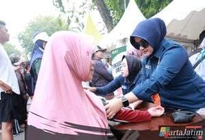 Ratusan Warga Manfaatkan Layanan Kesehatan Gratis Polda Jatim di CFD Hari Bhayangkara ke -79