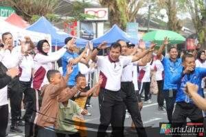 Semarak Hari Bhayangkara, Polres Kediri Gelar Olahraga Bersama dan Pelayanan Publik di CFD Pare