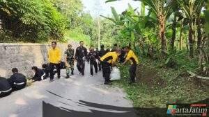 Polres Blitar Kota Gandeng Perguruan Silat Bersihkan Lingkungan Sambut Hari Bhayangkara ke -79