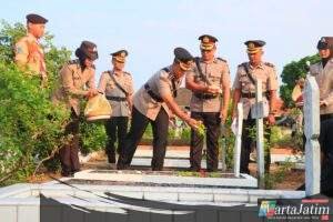 Peringati Hari Bhayangkara ke-79, Kapolres Kediri Kota Pimpin Ziarah dan Tabur Bunga di TMP Joyoboyo