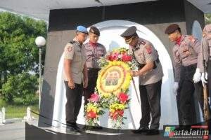 Peringati Hari Bhayangkara ke-79, Polres Kediri Ziarah di Makam Pahlawan