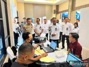 Polda Jatim dan Kanwil Ditjen Imigrasi Bersinergi Sambut Hari Bhayangkara ke – 79 Gelar Semarak 1079 Paspor untuk Negeri