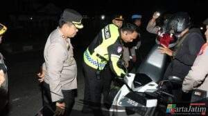 Kapolres Nganjuk Pimpin Langsung Patroli SREG dan Penyekatan di Perbatasan Jelang 1 Suro