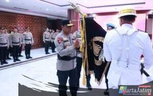 Kapolda Jatim Pimpin Upacara Pemuliaan Nilai Luhur Tribrata Pataka Polda Jatim ‘Tan Hana Dharma Mangrwa’