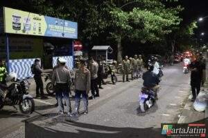 Polres Pelabuhan Tanjungperak Bersama TNI Gelar Patroli Skala Besar Pasca Pengesahan Warga Pesilat