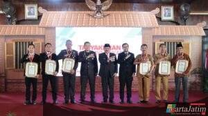 Kapolres Nganjuk Beri Penghargaan dan Hadiah Umroh dalam Tasyakuran Hari Bhayangkara ke-79