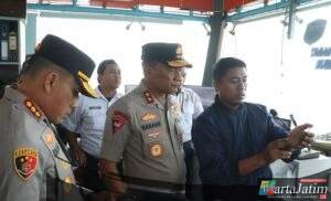 Kapolda Jatim Pantau Langsung Pencarian Korban Kapal Tenggelam di Selat Bali