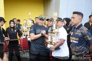 Perkuat Sinergi dan Kebersamaan Polres Gresik Gelar Olahraga Bersama di Hari Bhayangkara ke -79