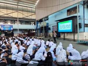 Polres Kediri Kota Berikan Materi Bahaya Judi Online dan Sosialisasi Ops Patuh Semeru 2025 Saat Kegiatan MPLS