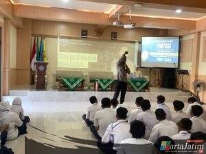 Sat Binmas Polres Nganjuk Tanamkan Nilai Disiplin di MPLS SMK Muhammadiyah 1