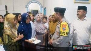 Kapolres Probolinggo Sambangi Rumah Duka Sampaikan Bela Sungkawa pada Keluarga Korban Penembakan di Papua