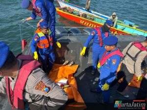 Update Laka Laut di Pasuruan: Tim SAR Ditpolairud Polda Jatim Kembali Berhasil Evakuasi 2 Korban Meninggal di Perairan Lekok