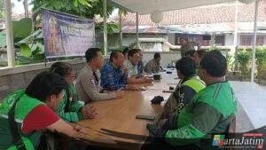 Polantas Menyapa : Polres Bondowoso Beri Edukasi Komunitas Ojol di Operasi Patuh Semeru 2025