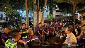 Pada Operasi Patuh Semeru 2025, Satlantas Polres Kediri Berikan Edukasi Tertib Berlalulintas Pada Para Komunitas Sepeda Motor