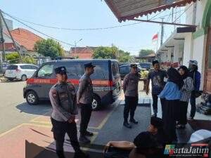 Personel Satbinmas Polres Kediri Kota Laksanakan Penling, Ajak Warga Jaga Kamtibmas