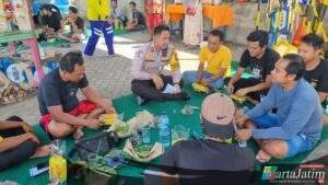 Ngopi Bareng Sopir, Polisi Sosialisasikan Operasi Patuh Semeru dan ODOL di Banyuwangi