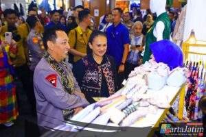 Kapolri Tinjau Bazar Kreasi Bhayangkari Nusantara 2025, Dorong Pertumbuhan UMKM