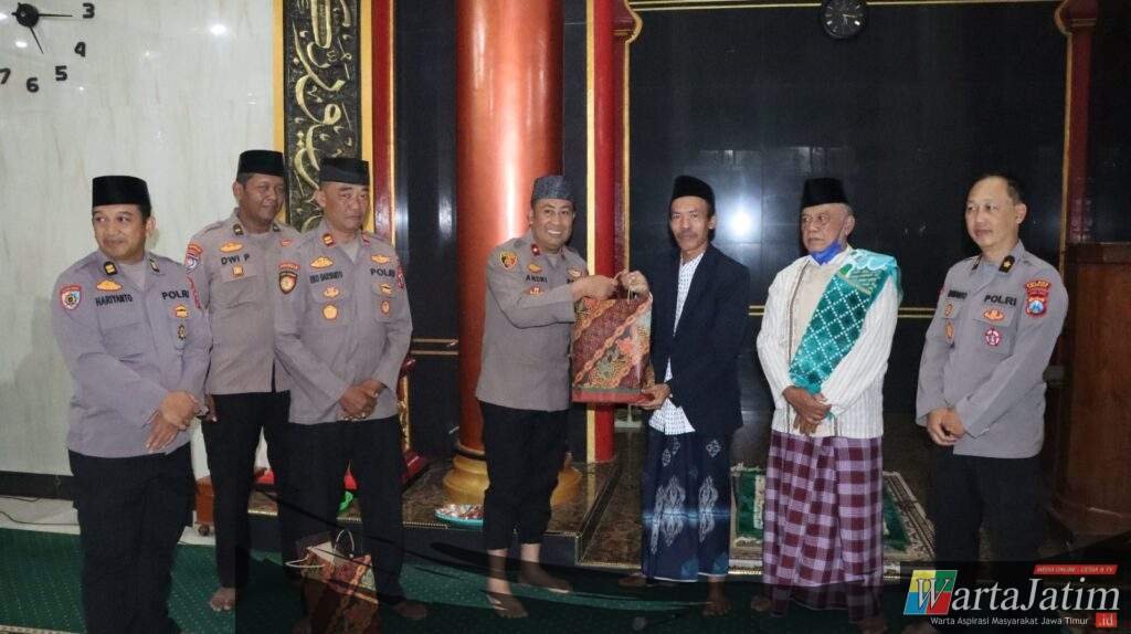 Subuh Berjamaah, Polres Nganjuk Gandeng Masyarakat Perkuat Kamtibmas Sukomoro
