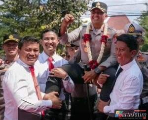 Tradisi Pedang Pora Sambut Kedatangan dan Pelepasan Kapolres Kediri Kota, Diwarnai Tarian Jawa Cucuk Lampah