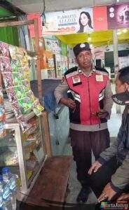 Polsek Krian Gelar Patroli, Berikan Himbauan Humanis dan Harkamtibmas Kepada Warga aturan jam malam, khususnya bagi para pelajar dan remaja.