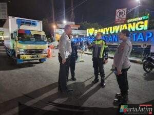 Libatkan Personel Gabungan,Kapolresta Banyuwangi Turun Langsung Pimpin Urai Kepadatan di Pelabuhan Ketapang